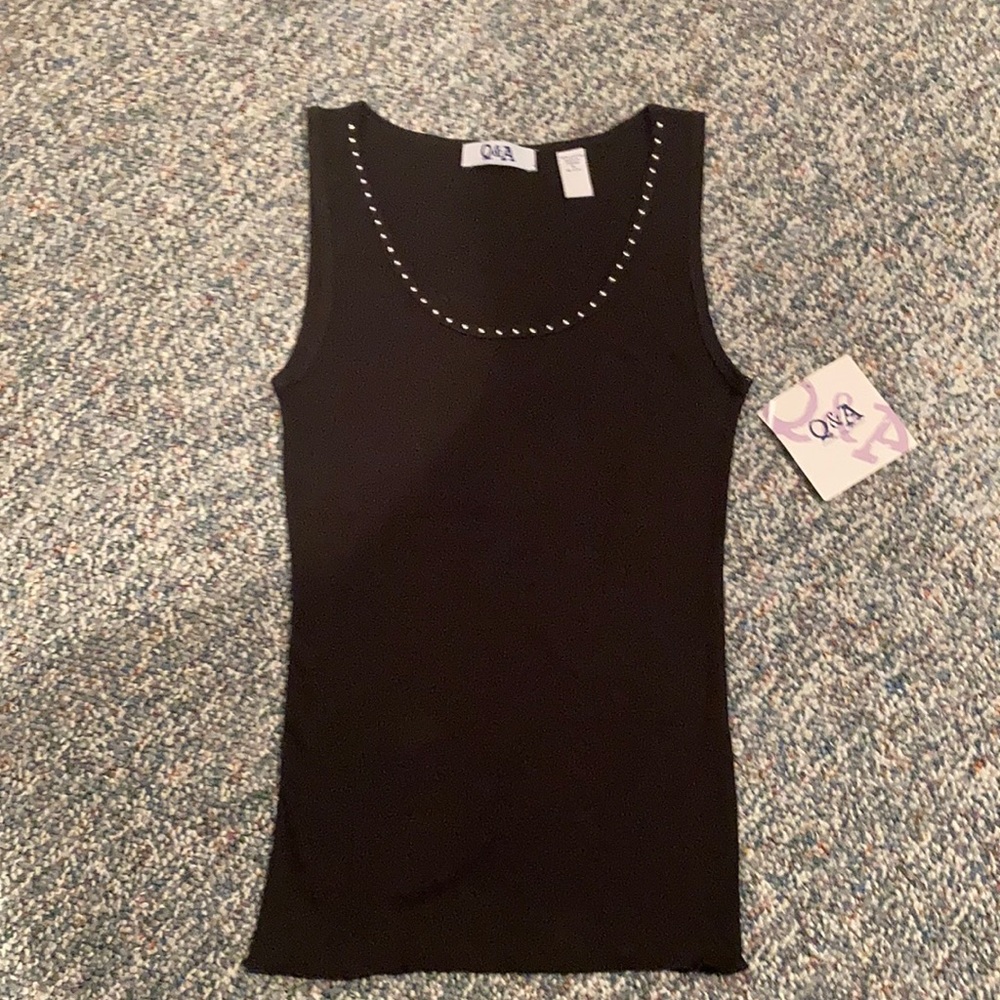 Q&A Black Tank Top